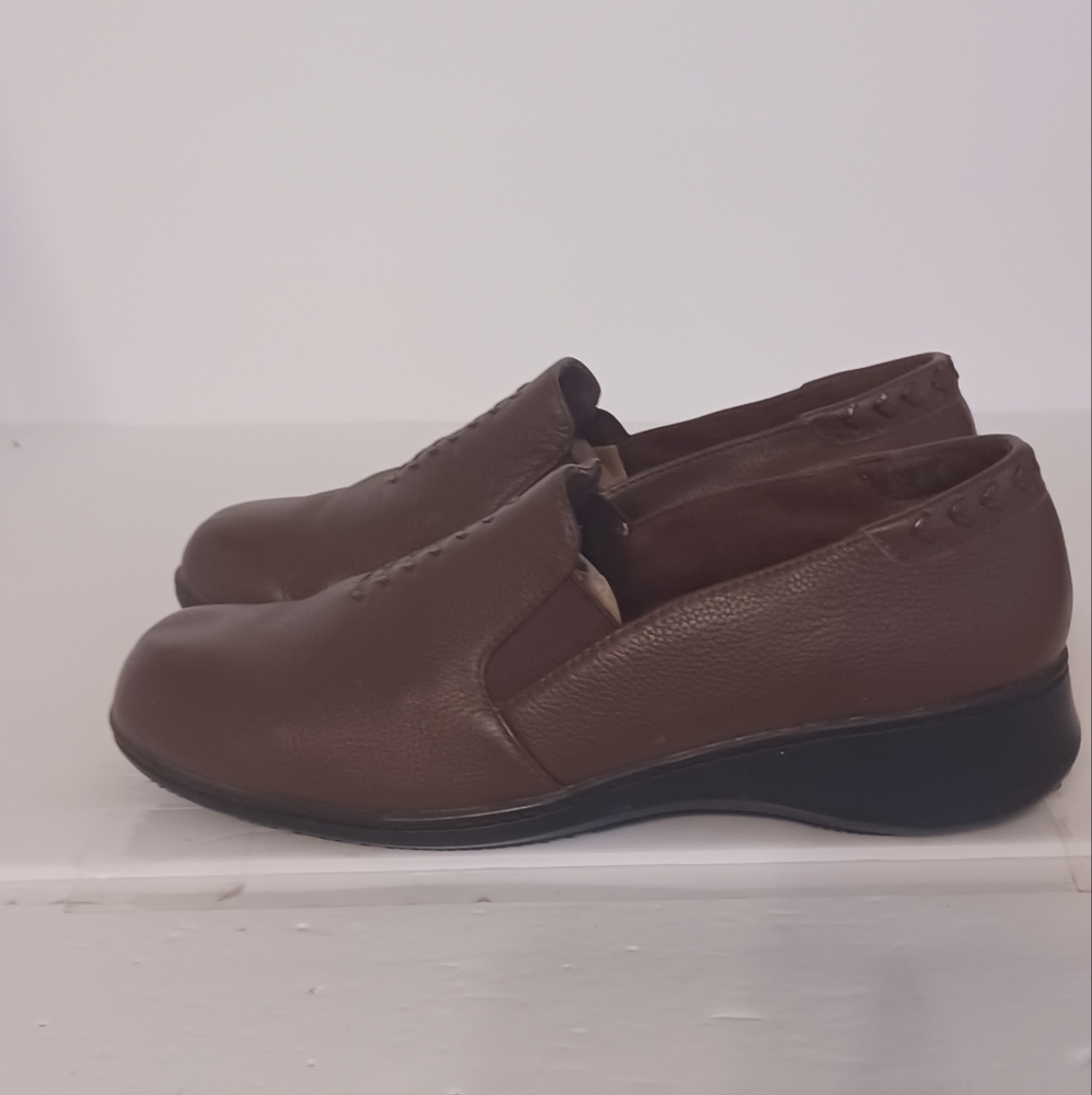 NWOT Women CUDDLERS Brown Leather Slip-On Shoes Side Elastic Size 10W